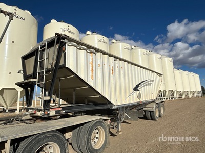 Doepker 30 ft T/A Super B-Train Pup Grain Trailer