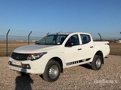 2017 Mitsubishi L200 4x4 Crew Cab Pickup