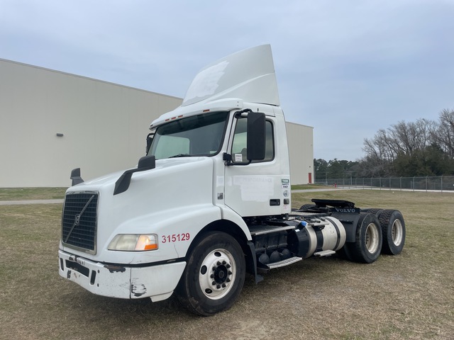 2015 Volvo VNM64T 6x4 T/A Day Cab Truck Tractor