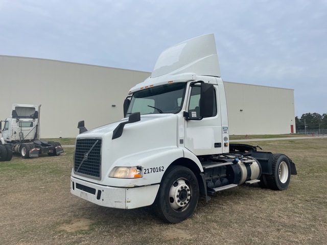 2017 Volvo VNM42T 4x2 S/A Day Cab Truck Tractor