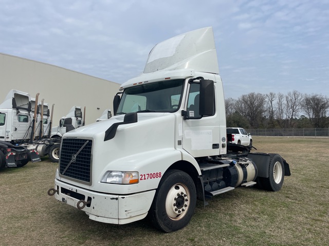 2017 Volvo VNM42T 4x2 S/A Day Cab Truck Tractor