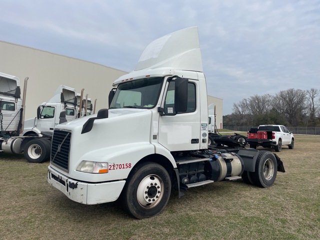 2017 Volvo VNM42T 4x2 S/A Day Cab Truck Tractor
