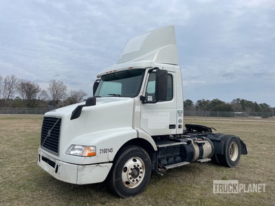 2016 Volvo VNM42T 4x2 Cabeza Tractora Cabina Corta