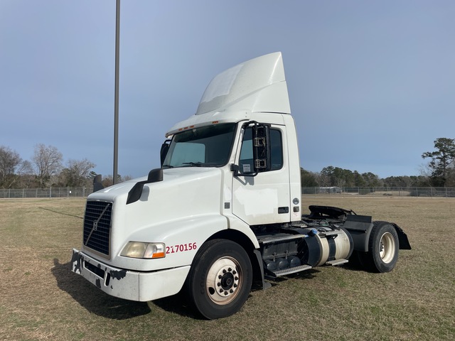 2017 Volvo VNM42T 4x2 S/A Day Cab Truck Tractor