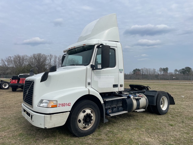 2016 Volvo VNM42T 4x2 S/A Day Cab Truck Tractor