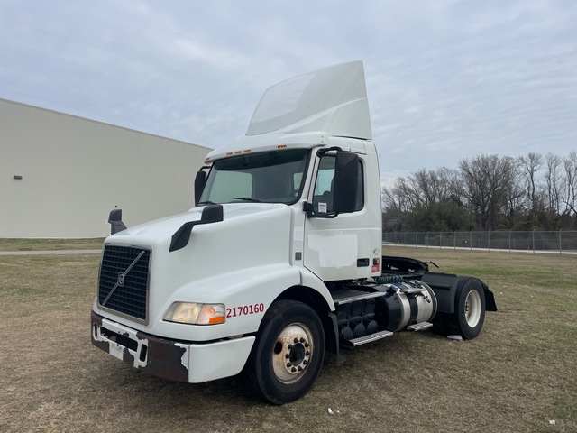 2017 Volvo VNM42T 4x2 S/A Day Cab Truck Tractor