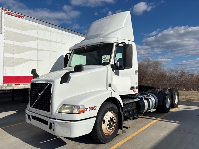 2016 Volvo VNM 6x4 T/A Day Cab Truck Tractor
