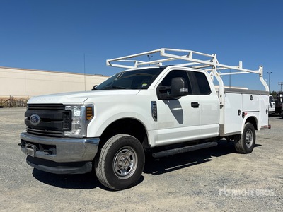 2019 Ford F-350 XL 4x4 Extended Cab Utility Truck