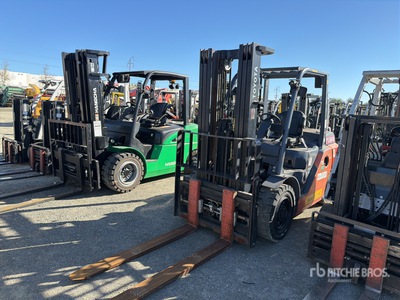 2020 Toyota 8FD35U 7050 lb Pneumatic Tire Heftruck