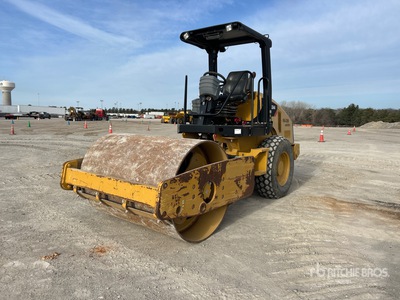 2015 Cat CS-44 Smooth Drum Compactor