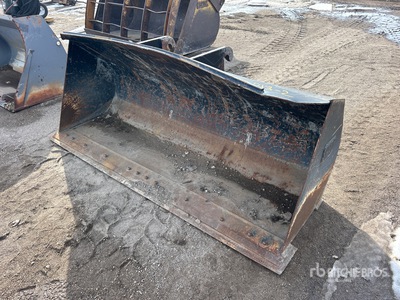 Cat 94 in Telehandler Bucket