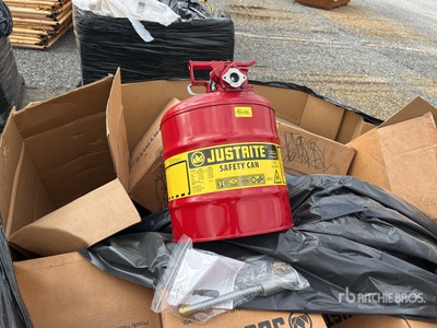 Quantity of JustRite Saftey Gas Cans ハンドツール