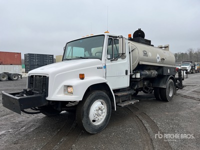 1999 Etnyre CT-1040 2000 gal on 2000 Freightliner FL70 4x2 Asphalt Distributor Truck