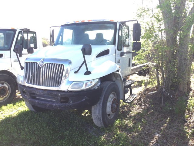 2004 International 4300 SBA 4x2 Cab and Chassis (Inoperable)
