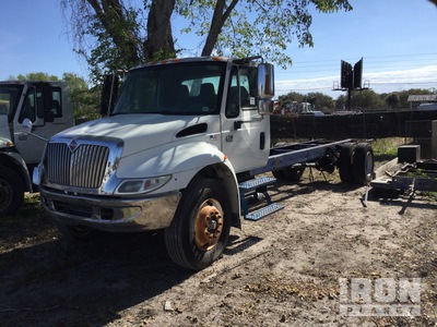 2003 International 4300DT466 4x2 Cab and Chassis