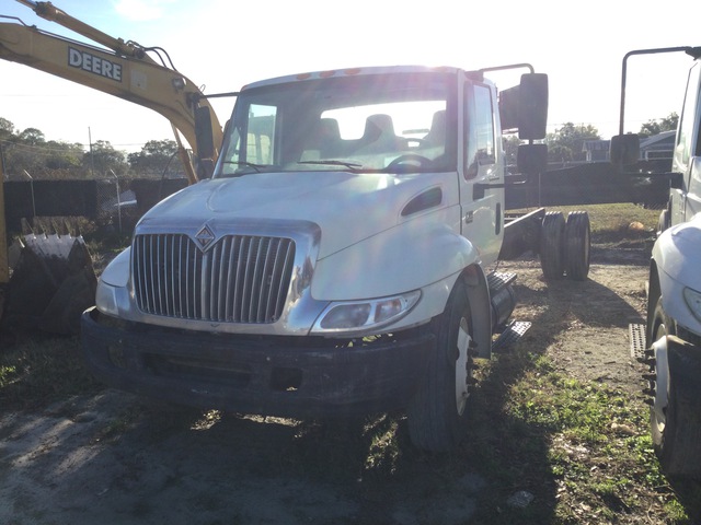 2006 International 4300 SBA 4x2 Cab and Chassis (Inoperable)
