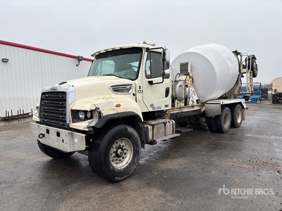 2015 Freightliner 114SD 8x4 Camion hormigonera