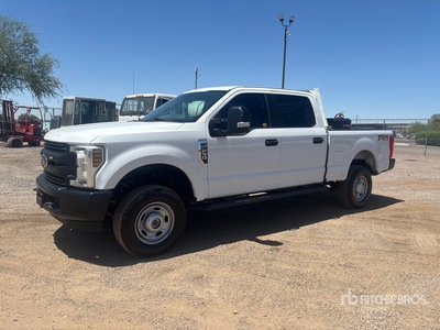2018 Ford F-250 XL 4x4 Crew Cab بيك اب