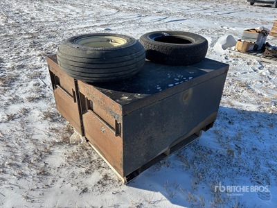 Quantity of (2) 4 ft X 2 ft Werkzeugkiste