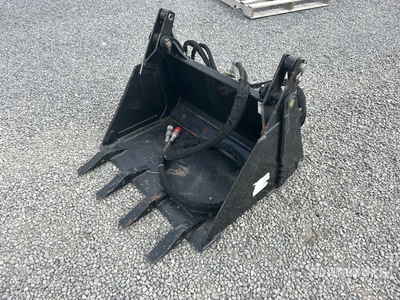 Titan 34 in Multi-Purpose Mini Godet pour Skid Steer