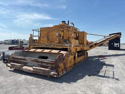 Gomaco 9500 Tracked Trimmer and Placer