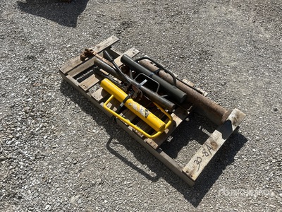 Quantity of 4 post drivers, stretcher, splicer tool