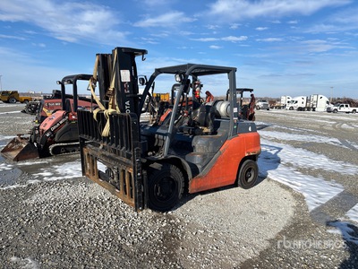 2017 Toyota 8FG40U 8000 lb Cushion Tire Carretilla Elevadora