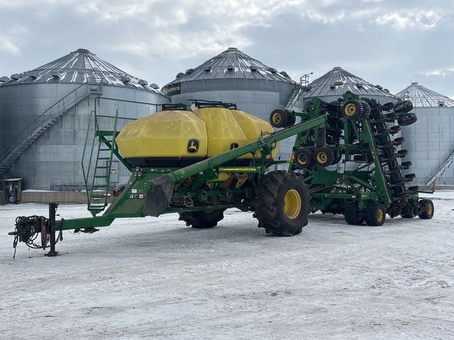 2012 John Deere 1890C 60 ft Air Drill w/ 2012 John Deere Tow-Between Air Cart 2012 John Deere 1890C 60 ft Air Drill w/ 2012 John Deere Tow-Between Air Cart