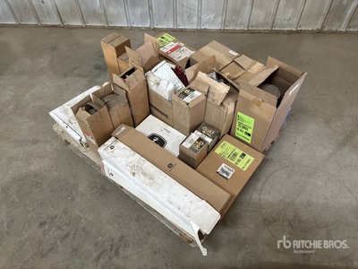 Quantity of Assorted John Deere Filters Pièces diverses