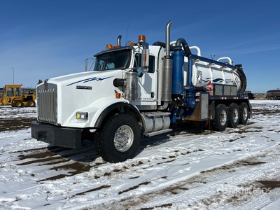 2005 Westech on 2006 Kenworth T-800 8x6 Vacuum Tanker Truck