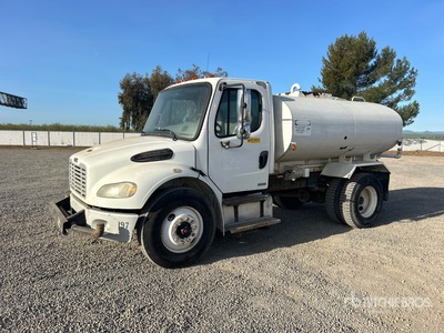 2006 Freightliner M2 106 4x2 Camion cisterna de agua