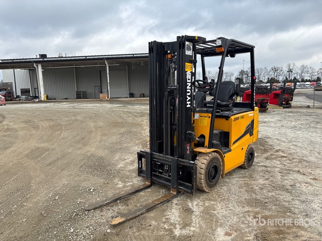 Hyundai 25B-9U 5000 lb Electric Forklift