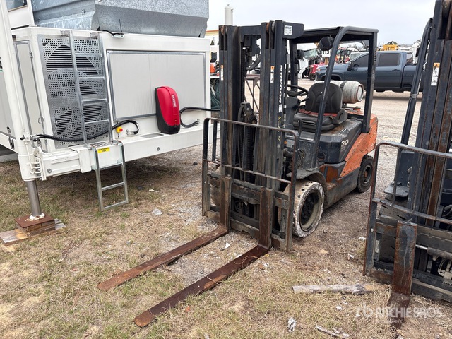 2020 Doosan G30N7 5500 lb Pneumatic Tire Forklift