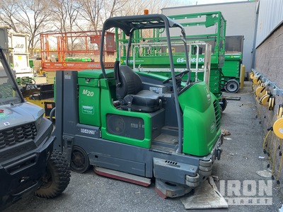 2016 Tennant M20 Ride-On Szorowarka do podłóg