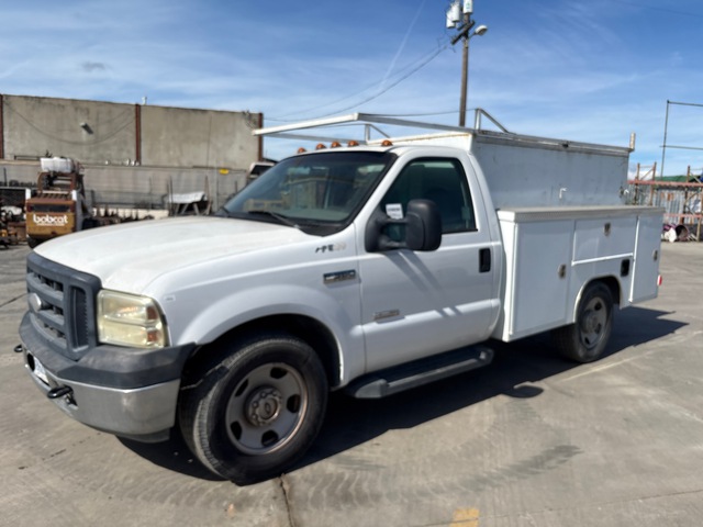2006 Ford F-350 XL 4x2 Utility Truck Utility Truck