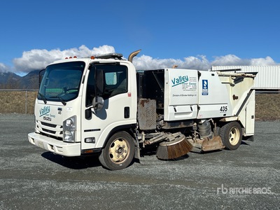 2019 Tymco 435 on 2019 Isuzu NQR Sweeper Truck