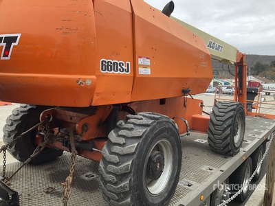 2002 JLG 660SJ Articulating Boom Lift (Inoperable)