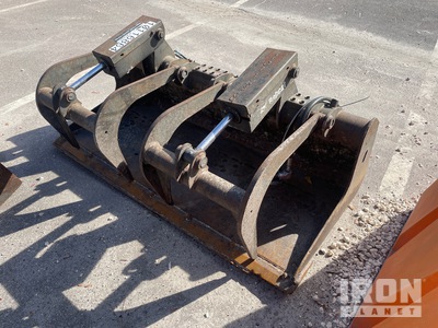 2018 Bobcat 7168340 68 in Grapple - Fits Bobcat Skid Steer