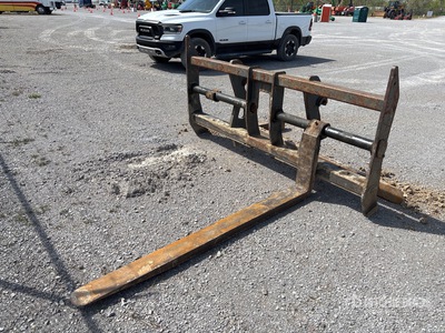 John Deere 82 in General Purpose Fits 624 P Wheel Loader Radladergabeln