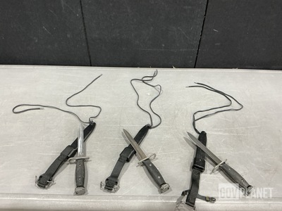 (48) Bayonet Knives w/Scabbards