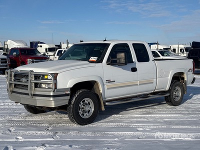 2005 Chevrolet Silverado 2500 HD LT 4x4 Extended Cab Pickup