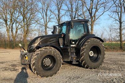 2023 Valtra T195 Versu 4WD Tractor