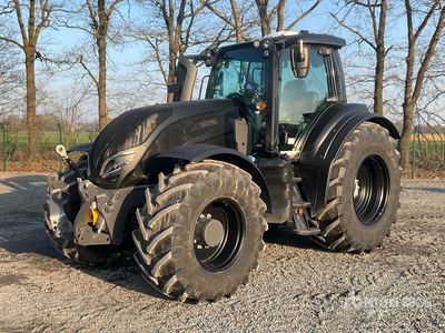 2023 Valtra T195 Versu 4WD Tractor