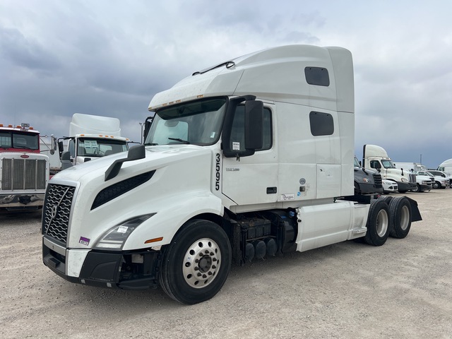 2019 Volvo VNL760 6x4 T/A Sleeper Truck Tractor 2019 Volvo VNL760 6x4 T/A Sleeper Truck Tractor