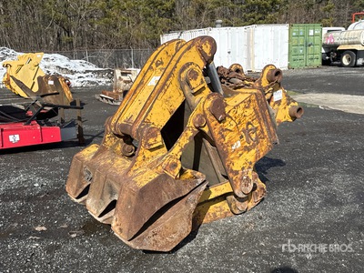 LaBounty 40 in Rotating Excavator Grapple