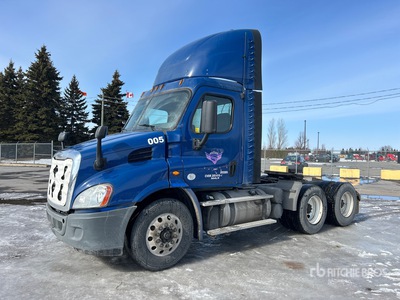 2018 Freightliner Cascadia 113 6x4 T/A Day Cab Truck Tractor