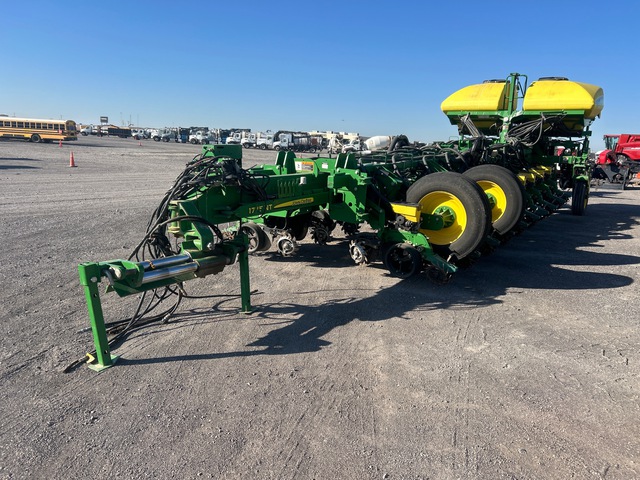 2019 John Deere Planter 1775 24 Row Planter