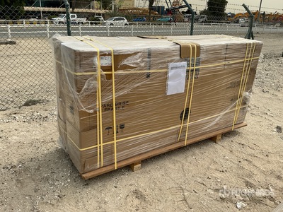 Quantity of (2) Renault Front Wind Screen Pièces diverses (Unused) - Fits Kerax & Lander Trucks