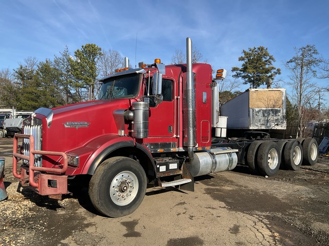 2006 Kenworth T800 8x4 Tri/A Sleeper Truck Tractor 2006 Kenworth T800 8x4 Tri/A Sleeper Truck Tractor
