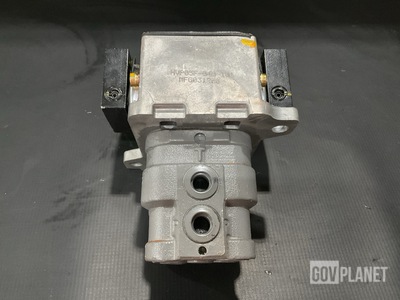 Hitachi 9195307 Pilot Valve